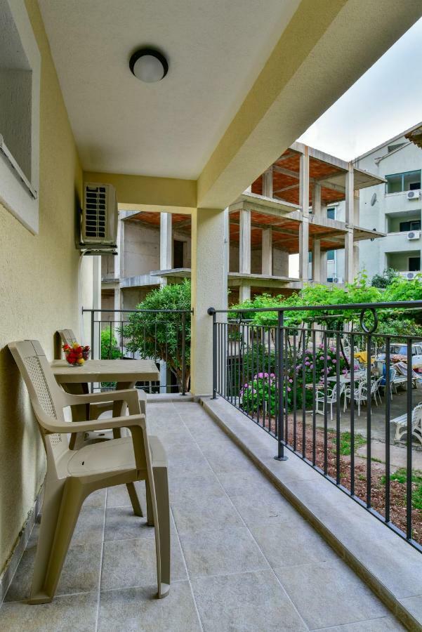 Apartmani Marina Kopitovic Petrovac Exterior photo